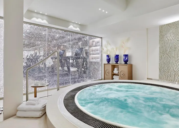Hotel La Réserve De 5*