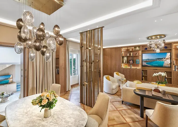 Hotel La Réserve De 5*